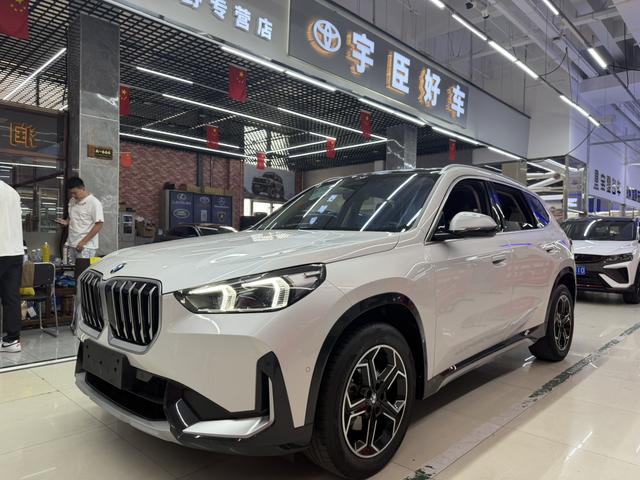 BMW X1 2023, 1.5 л турбо, робот (DCT), передний, пробег 35 000 км — авто из Китая с пробегом