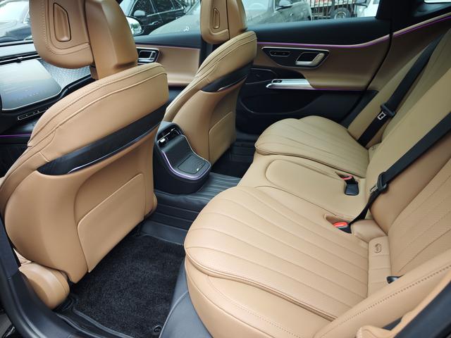 Mercedes-Benz E-Class 2025, фото 16