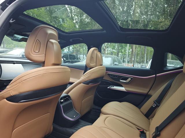 Mercedes-Benz E-Class 2025, фото 17