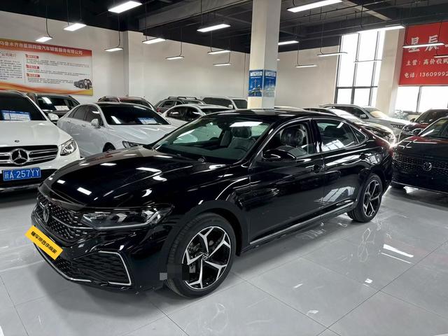 Volkswagen Passat 2026, 2 л турбо, робот (DCT), передний — авто из Китая с пробегом