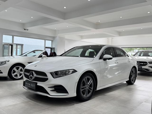 Mercedes-Benz A-Class 2021, 1.3 л турбо, 7-ступенчатая двойное сцепление, Передний привод, пробег 43 000 км — авто из Китая с пробегом