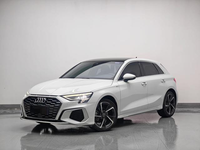 Audi A3 2022, 1.4 л турбо, робот (DCT), передний, пробег 31 000 км — авто из Китая с пробегом