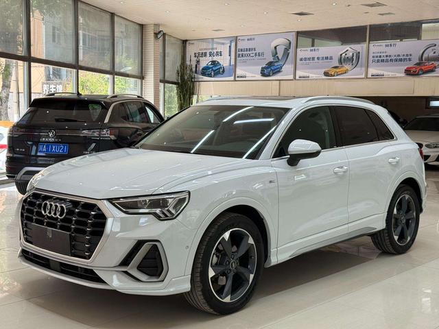 Audi Q3 2023, 1.4 л турбо, робот (DCT), передний, пробег 31 000 км — авто из Китая с пробегом
