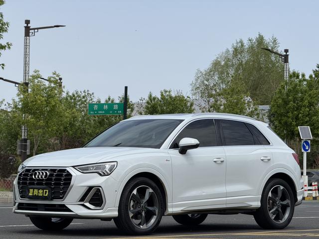 Audi Q3 2022, 1.4 л турбо, робот (DCT), передний, пробег 62 000 км — авто из Китая с пробегом