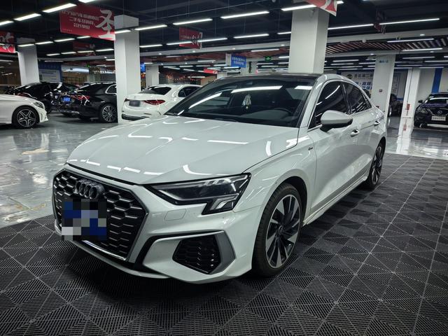 Audi A3 2023, 1.4 л турбо, робот (DCT), передний, пробег 33 000 км — авто из Китая с пробегом