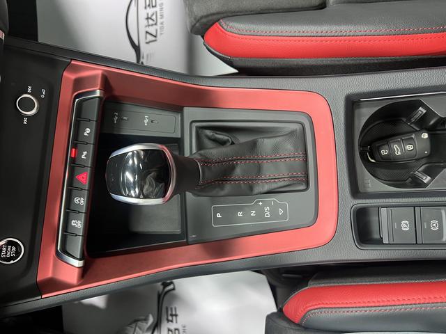 Audi Q3 2021, фото 14