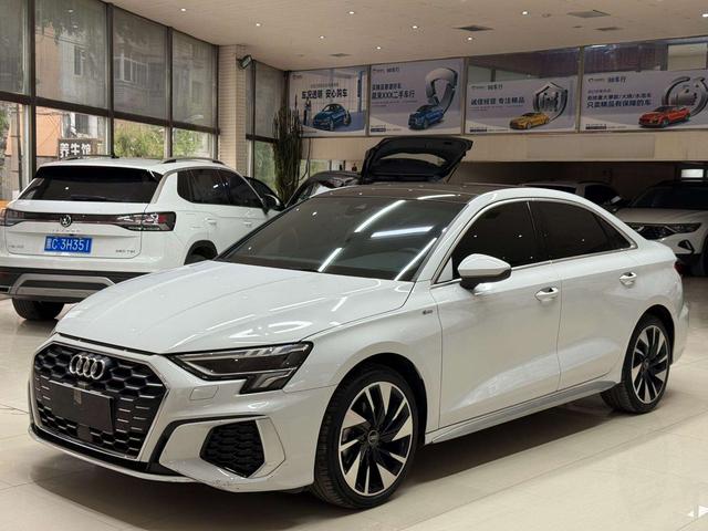 Audi A3 2023, 1.4 л турбо, робот (DCT), передний, пробег 29 000 км — авто из Китая с пробегом