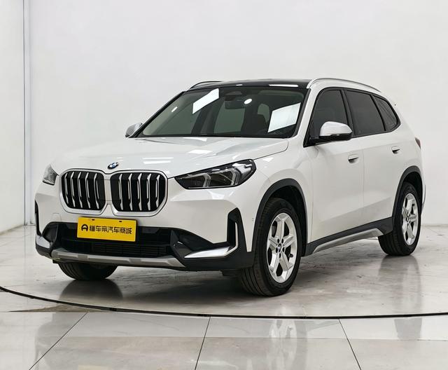 BMW X1 2023, 1.5 л турбо, робот (DCT), передний, пробег 29 500 км — авто из Китая с пробегом