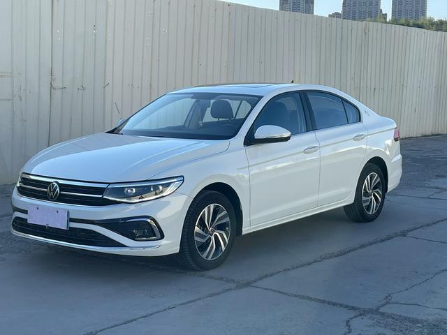 Volkswagen Bora 2024, 1.4 л турбо, робот (DCT), передний, пробег 27 000 км — авто из Китая с пробегом