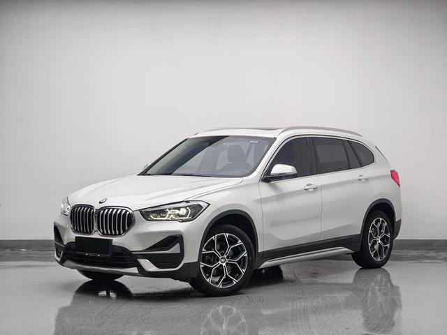 BMW X1 2022, 1.5 л турбо, робот (DCT), передний, пробег 37 000 км — авто из Китая с пробегом