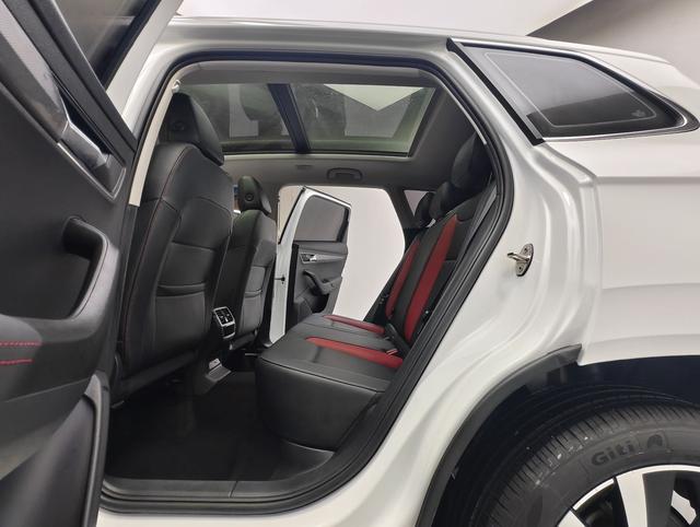 Skoda Karoq 2023, фото 9