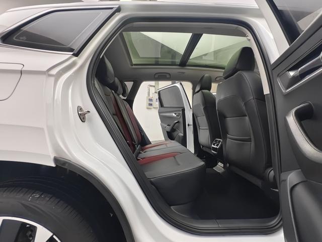 Skoda Karoq 2023, фото 10