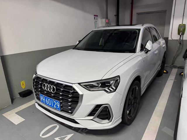 Audi Q3 2022, 1.4 л турбо, робот (DCT), передний, пробег 34 000 км — авто из Китая с пробегом