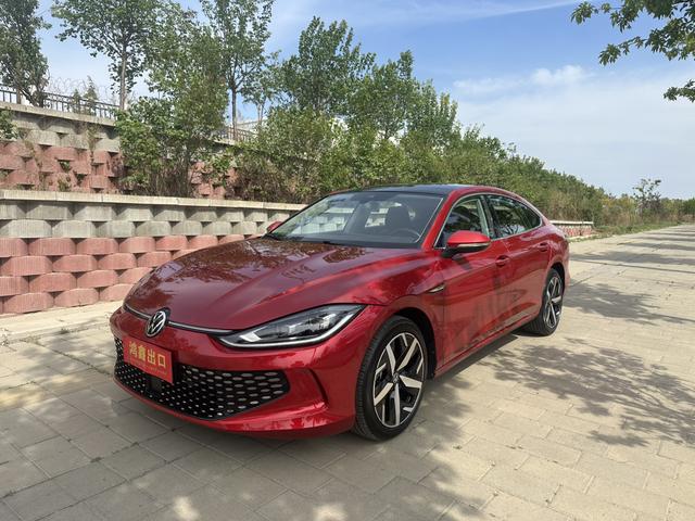 Volkswagen Lingdu 2022, 1.4 л турбо, робот (DCT), передний, пробег 28 000 км — авто из Китая с пробегом