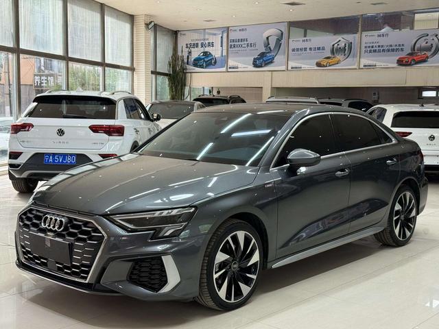 Audi A3 2023, 1.4 л турбо, робот (DCT), передний, пробег 33 000 км — авто из Китая с пробегом