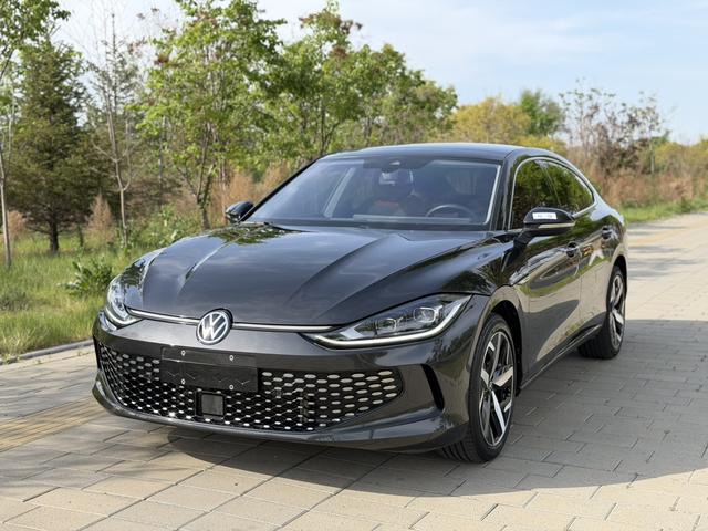 Volkswagen Lingdu 2022, 1.4 л турбо, робот (DCT), передний, пробег 52 000 км — авто из Китая с пробегом