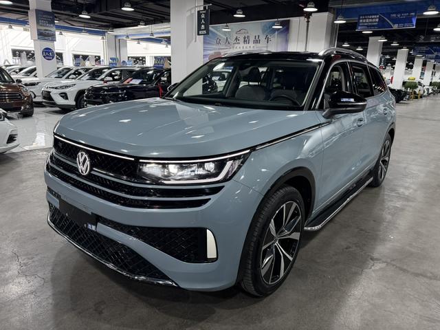 Volkswagen Tiguan 2023, 2 л турбо, робот (DCT), полный, пробег 74 000 км — авто из Китая с пробегом