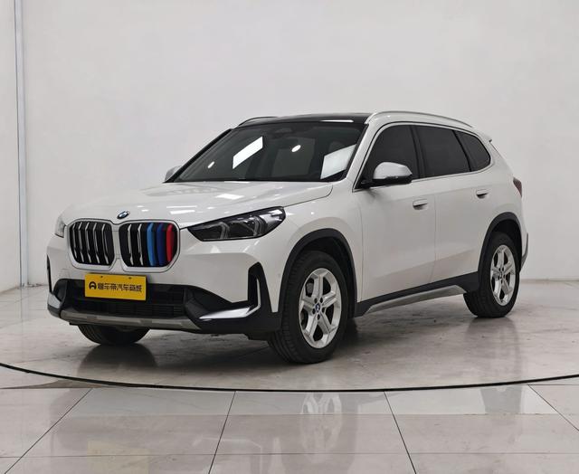 BMW X1 2023, 1.5 л турбо, 7-ступенчатая двойное сцепление, Передний привод, пробег 24 000 км — авто из Китая с пробегом