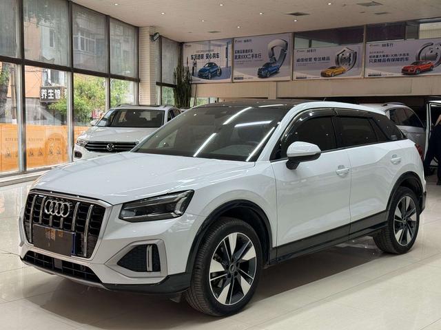 Audi Q2L 2022, 1.4 л турбо, 7-ступенчатая двойное сцепление, Передний привод, пробег 26 000 км — авто из Китая с пробегом