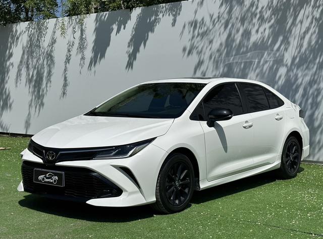 Toyota Corolla 2021, 1.5 л, вариатор (10-ст.), Передний привод, пробег 53 000 км — авто из Китая с пробегом