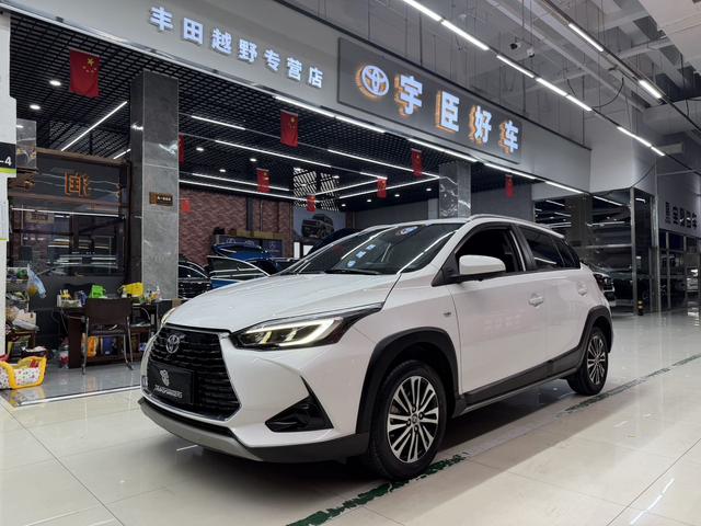 Toyota Yaris 2022, 1.5 л, вариатор (8-ст.), Передний привод, пробег 33 000 км — авто из Китая с пробегом