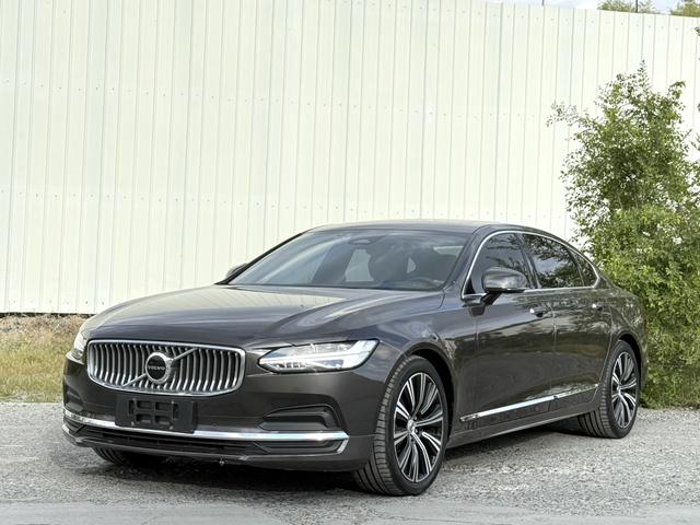 Volvo S90 2022, 2 л турбо, 8-ступенчатая механическая коробка передач, Передний привод, пробег 60 000 км — авто из Китая с пробегом