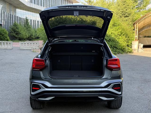 Audi Q2L 2022, фото 17