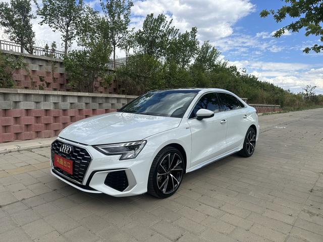 Audi A3 2022, 1.4 л турбо, 7-ступенчатая двойное сцепление, Передний привод, пробег 26 000 км — авто из Китая с пробегом