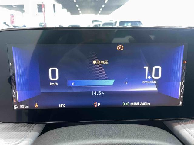Chevrolet Onix 2023, фото 16