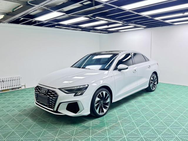 Audi A3 2022, 1.4 л турбо, робот (DCT), передний, пробег 18 000 км — авто из Китая с пробегом