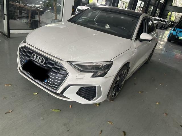 Audi A3 2022, 1.4 л турбо, робот (DCT), передний, пробег 32 000 км — авто из Китая с пробегом