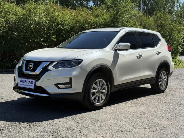 Nissan X-Trail 2022, 2 л, вариатор (7-ст.), Передний привод, пробег 42 000 км — авто из Китая с пробегом
