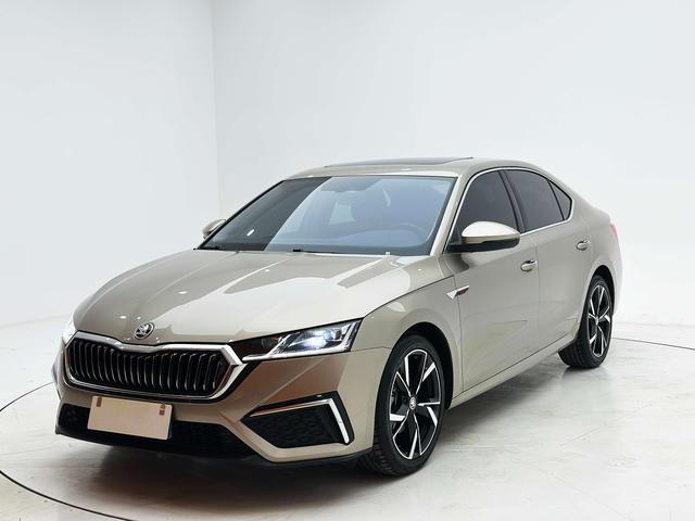 Skoda Octavia 2021, 1.4 л турбо, робот (DCT), передний, пробег 45 000 км — авто из Китая с пробегом