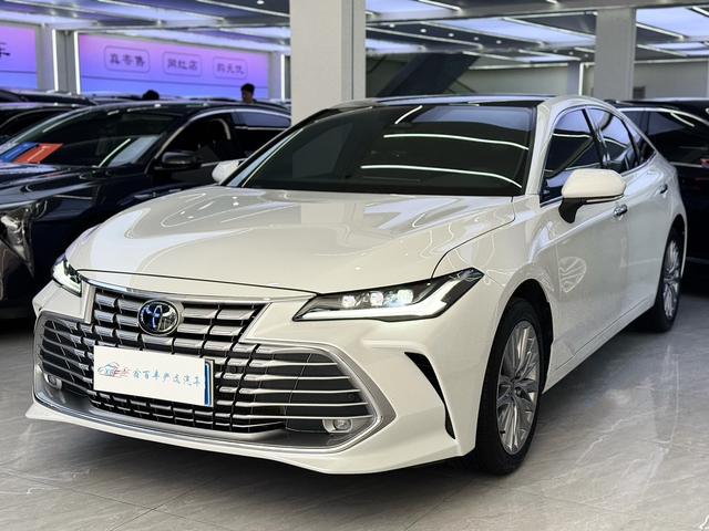 Toyota Avalon 2024, 2 л, вариатор (CVT), передний, пробег 17 000 км — авто из Китая с пробегом