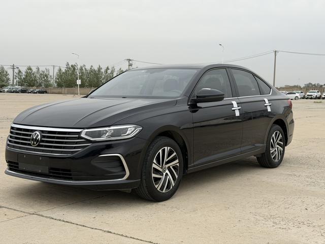 Volkswagen Lavida 2023, 1.5 л, 6-ступенчатая автоматическая механическая, Передний привод, пробег 48 000 км — авто из Китая с пробегом