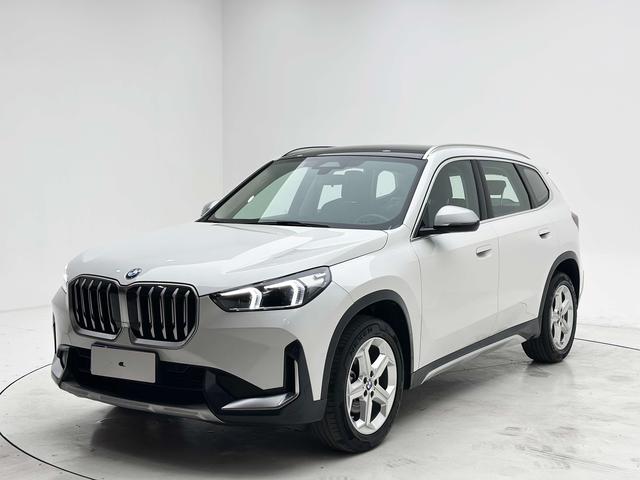 BMW X1 2023, 1.5 л турбо, робот (DCT), передний, пробег 40 000 км — авто из Китая с пробегом