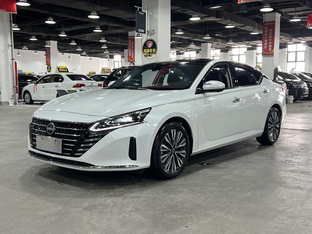 Nissan Teana 2025, 2 л, вариатор, Передний привод, пробег 15 000 км — авто из Китая с пробегом