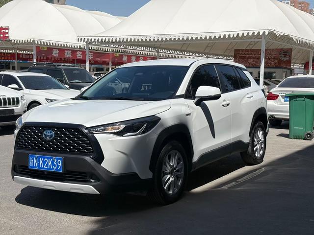 Toyota Corolla Cross 2024, 2 л, вариатор (CVT), передний, пробег 26 000 км — авто из Китая с пробегом