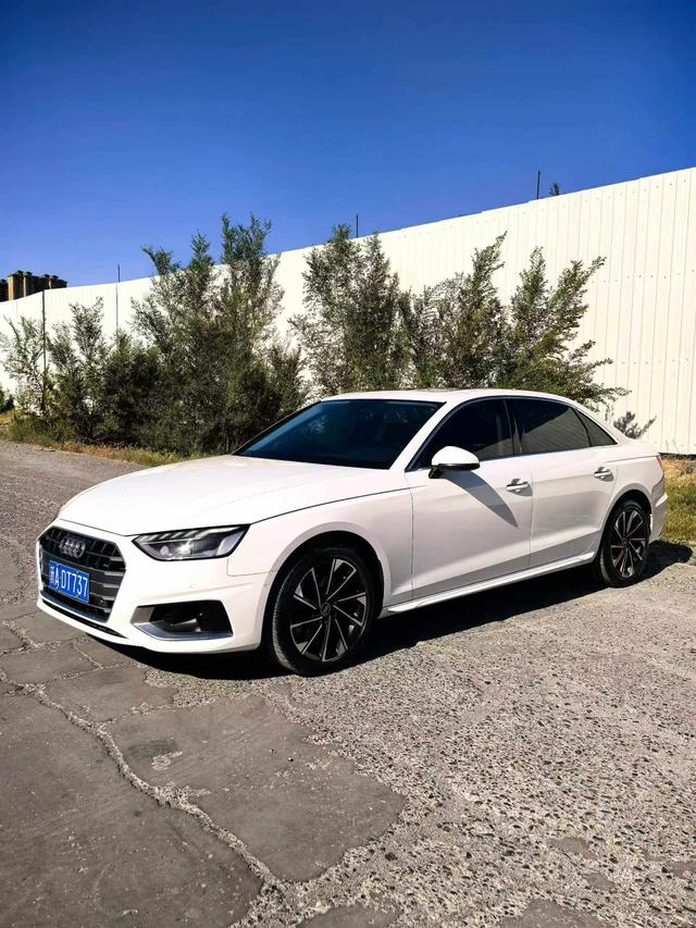 Audi A4L 2022, 2 л турбо, робот (DCT), передний, пробег 80 000 км — авто из Китая с пробегом