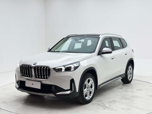 BMW X1 2023, 1.5 л турбо, 7-ступенчатая двойное сцепление, Передний привод, пробег 43 000 км — авто из Китая с пробегом