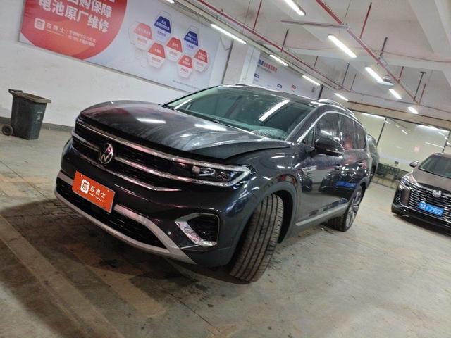 Volkswagen Tiguan 2023, 2 л турбо, 7-ступенчатая двойное сцепление, Передний полный привод, пробег 33 700 км — авто из Китая с пробегом