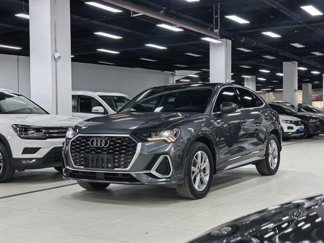 Audi Q3 Sportback 2022, 1.4 л турбо, 7-ступенчатая двойное сцепление, Передний привод, пробег 20 000 км — авто из Китая с пробегом