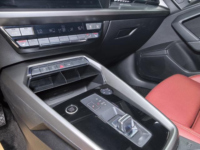 Audi A3 2023, фото 16