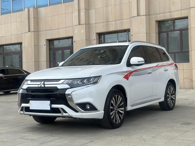 Mitsubishi Outlander 2021, 2.4 л, вариатор (CVT), полный, пробег 119 000 км — авто из Китая с пробегом