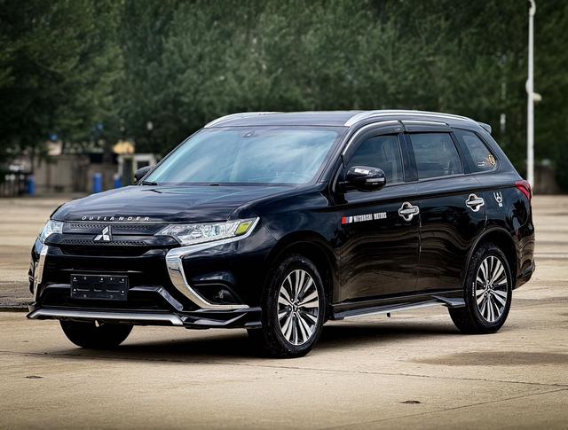 Mitsubishi Outlander 2021, 2 л, Бесступенчатая трансмиссия CVT (имитация 6-ступенчатой), Передний привод, пробег 51 000 км — авто из Китая с пробегом