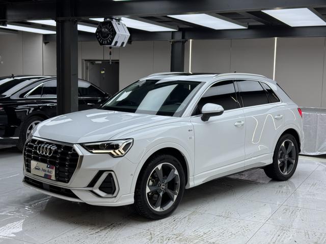 Audi Q3 2022, 1.4 л турбо, робот (DCT), передний, пробег 4 000 км — авто из Китая с пробегом