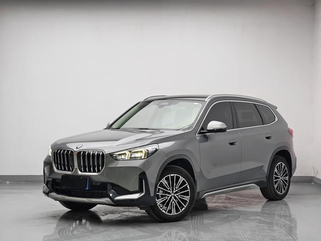 BMW X1 2023, 1.5 л турбо, робот (DCT), передний, пробег 18 000 км — авто из Китая с пробегом