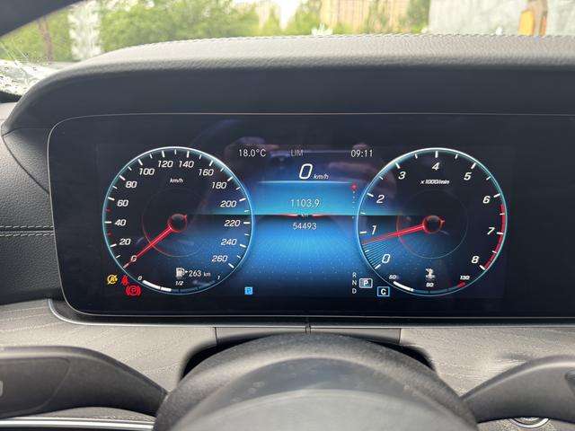 Mercedes-Benz E-Class 2022, фото 6