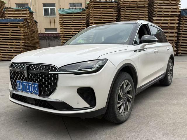 Lincoln Aviator 2023, 2 л турбо, автомат, передний, пробег 41 300 км — авто из Китая с пробегом