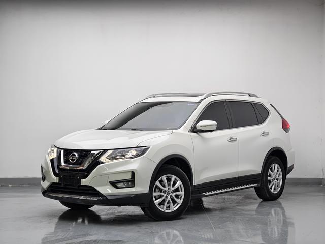 Nissan X-Trail 2022, 2 л, вариатор (CVT), передний, пробег 15 000 км — авто из Китая с пробегом